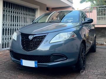 Lancia Ypsilon Elefantino Rosso