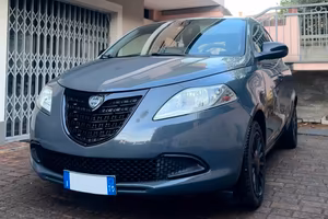 Lancia Ypsilon Elefantino Rosso