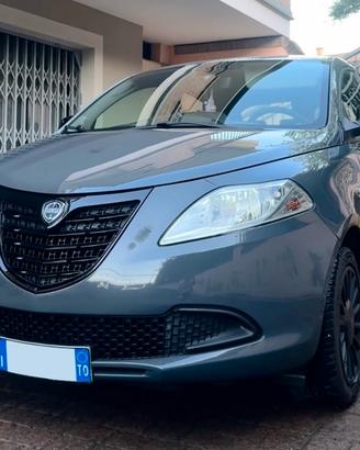 Lancia Ypsilon Elefantino Rosso