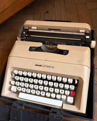 Macchina da scrivere Olivetti 35