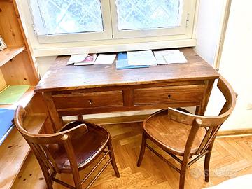 Negozio d'Antiquariato da svuotare mobili eleganti