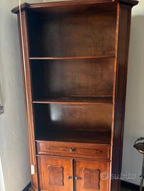 Libreria/scaffale e grande credenza com vetrina