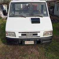Iveco Daily 35 10 con gru Ferrari 