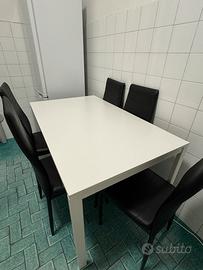 Tavola da cucina con 5 sedie