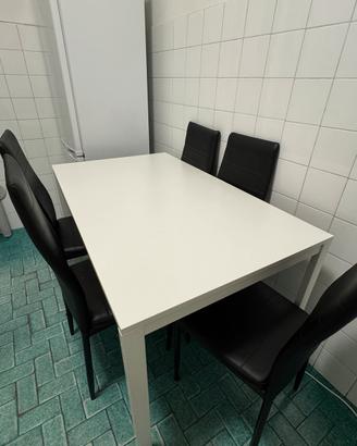 Tavola da cucina con 5 sedie