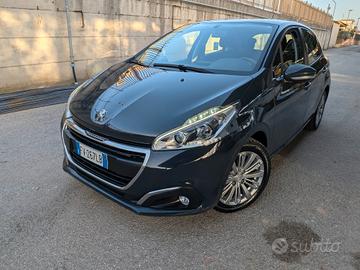 Peugeot 208 KM 85.000 FARI LED
