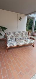 Divano vintage country a fiori in legno 