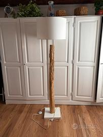 Lampada da terra in legno