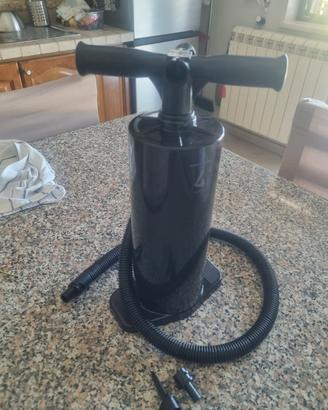 Pompa per gonfiaggio e materasso 1/2