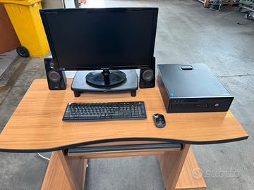 Postazione con PC completa