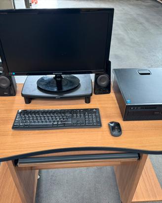 Postazione con PC completa