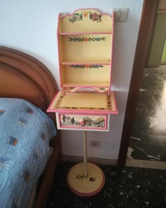 Comodino con mensola