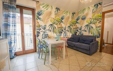 BILOCALE VICINO AL CENTRO CON VISTA MARE