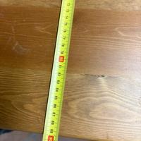 Tavolo il legno massiccio pari al nuovo