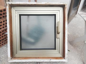 finestra in alluminio bronzo