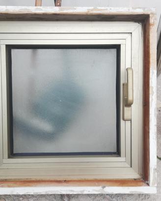 finestra in alluminio bronzo