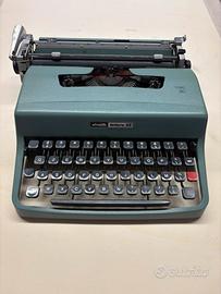 Macchina da scrivere Olivetti Lettera 22