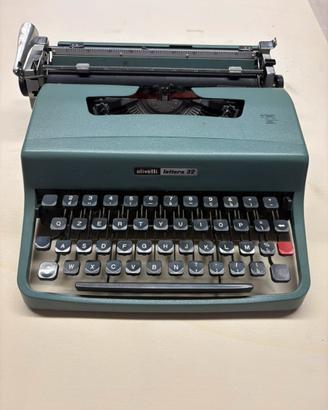 Macchina da scrivere Olivetti Lettera 22