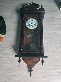 Orologio a pendolo antico