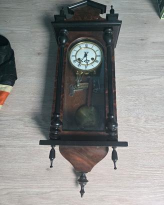 Orologio a pendolo antico