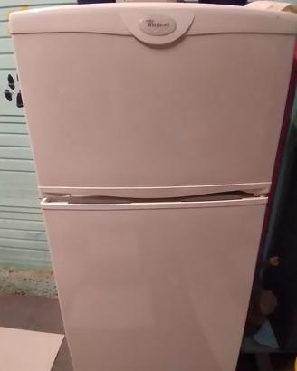Frigorifero Whirlpool e 4 mobiletti da cucina