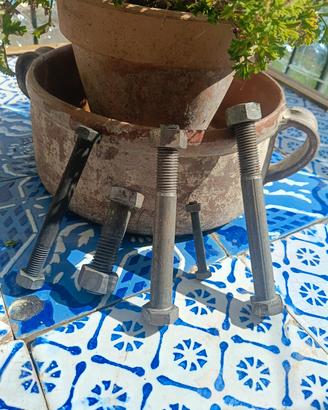 Bulloni di ferro - 1 scatolo 5 euro - Più misure