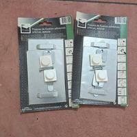 ganci di fissaggio adesivi