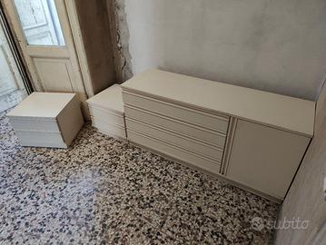 comò cassettiera più 2 comodini coordinati