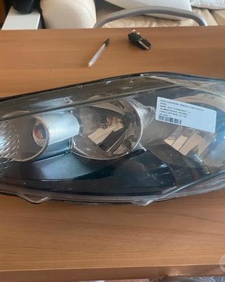 Faro ford fiesta