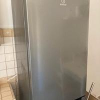 Frigorifero INDESIT combinato. Colore Argento