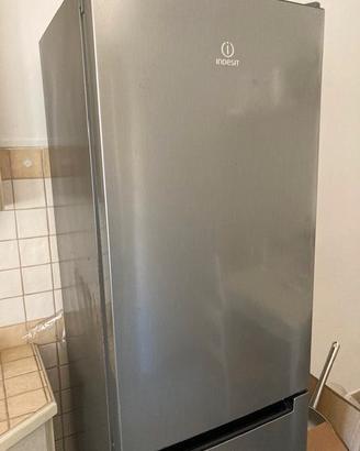 Frigorifero INDESIT combinato. Colore Argento