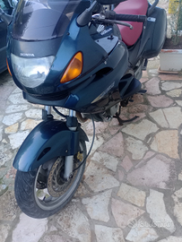 Moto datata ma affidabile per lunghi tragitti o pe