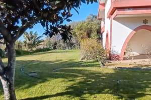 VILLA PADRONALE su due livelli con giardino