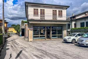 Luminoso locale commerciale-artigianale