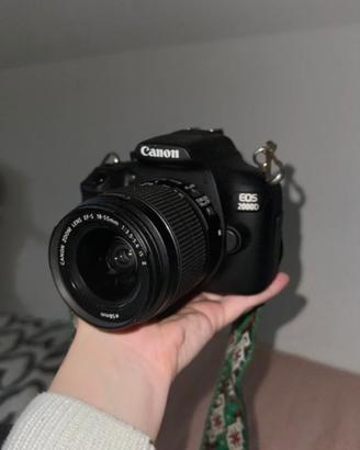 CANON EOS 2000D