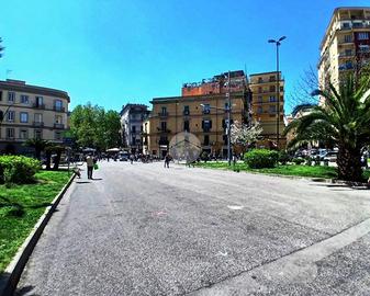 NEGOZIO A NAPOLI