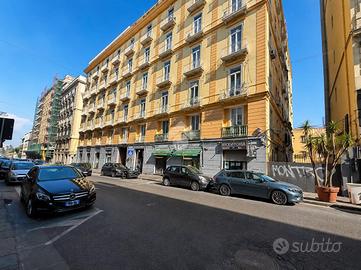 4 LOCALI A NAPOLI