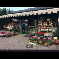 Locale commerciale vicino cimitero con parcheggio