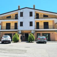 Bilocale con terrazzo e box auto