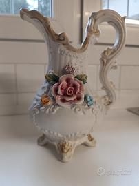 vaso /brocca in ceramica ricamata Capodimonte 