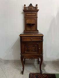 Coppia di comodini di noce