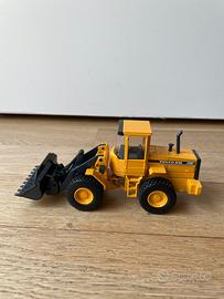Modellino da collezione Joal Volvo BM L70C 1:50