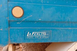 carrello con documenti 