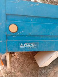 carrello con documenti 