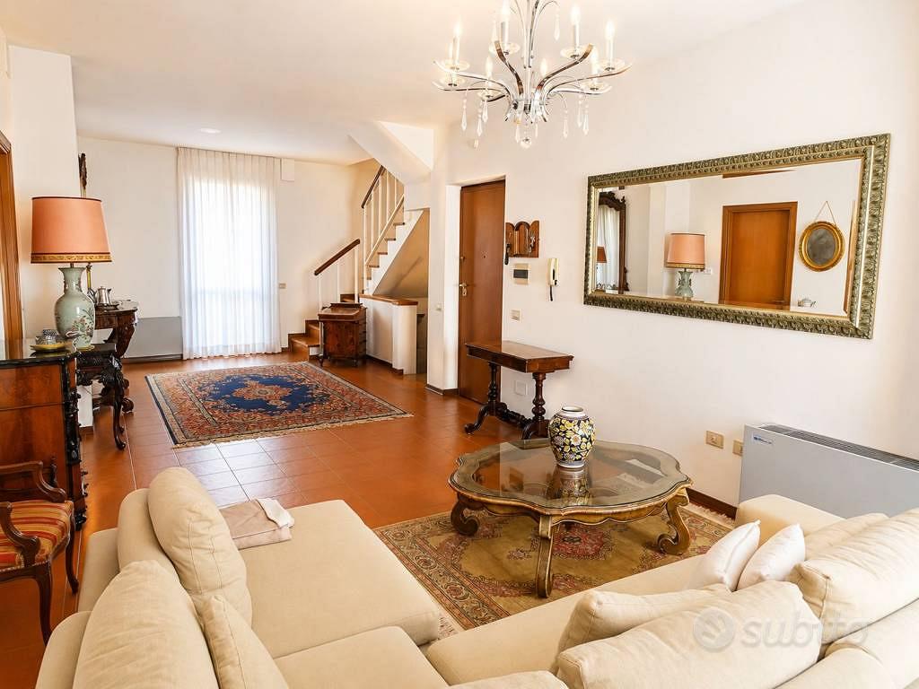 Villa di 170 m² con più di 5 locali e box auto a T - Vista 6