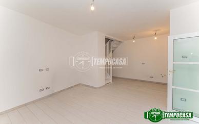 SEMI-INDIPENDENTE COMPLETAMENTE RISTRUTTURATO, MAI