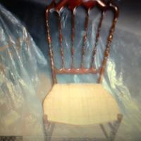 sedie e oggetti da tavola