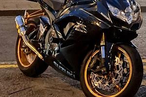 Suzuki gsxr k9 600