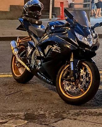 Suzuki gsxr k9 600
