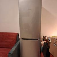 Frigorifero Hotpoint Ariston con congelatore 